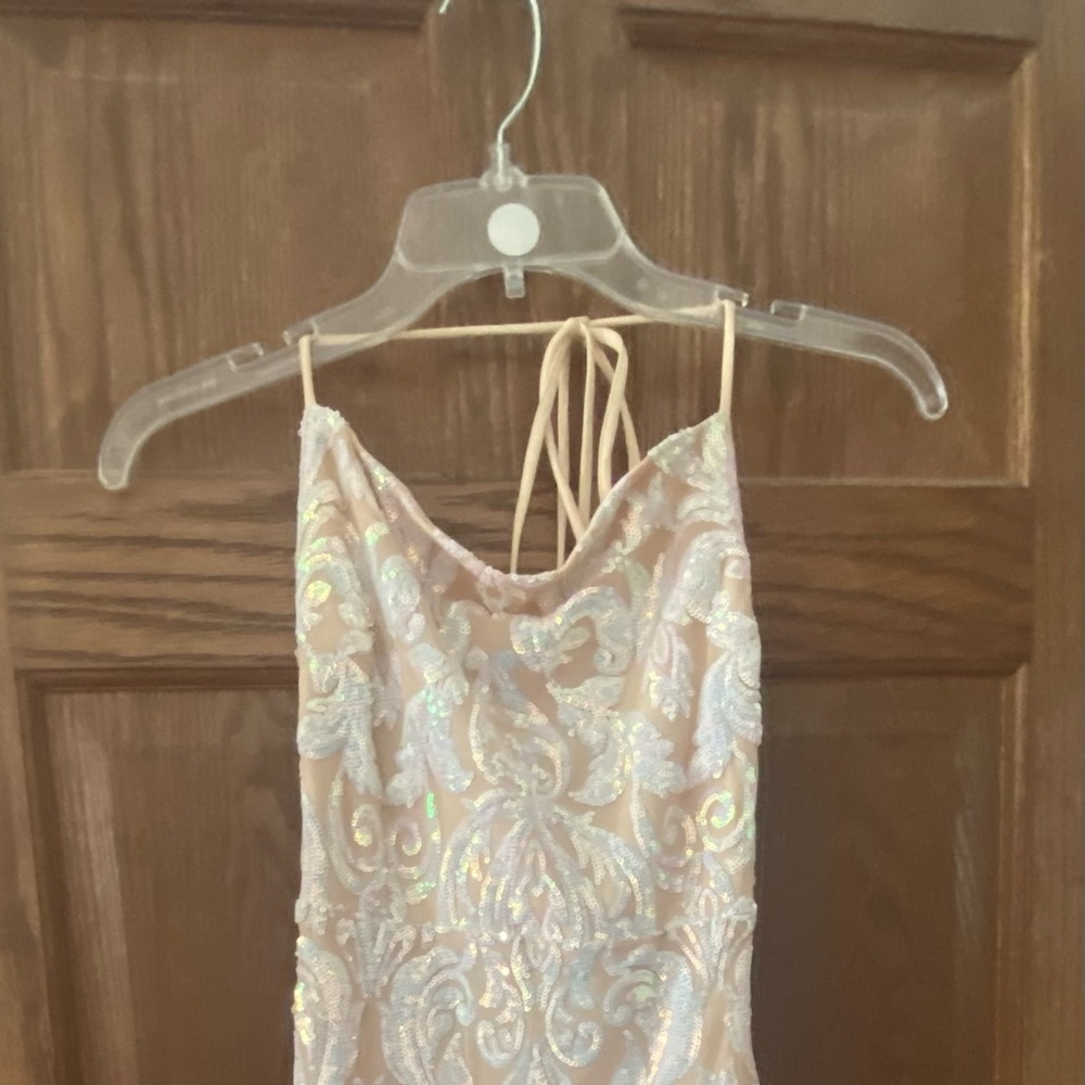 Windsor dress. Size 6. Worn 1 time / 3 hours.  Pet free smoke free home. - Picture 2 of 5